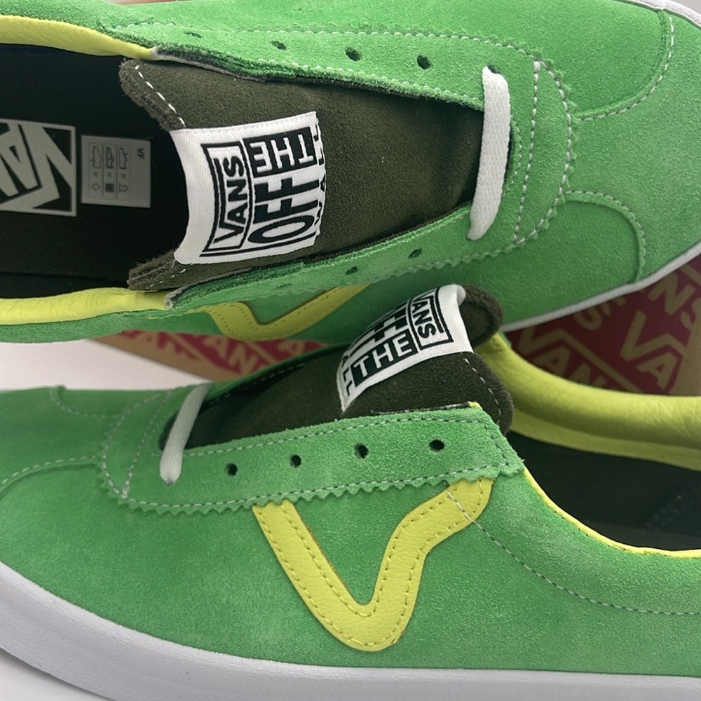 Vans MEN’S Sport Low Sport Pop Green
VN000CQRCX2
Sneakers - Picture 14 of 16